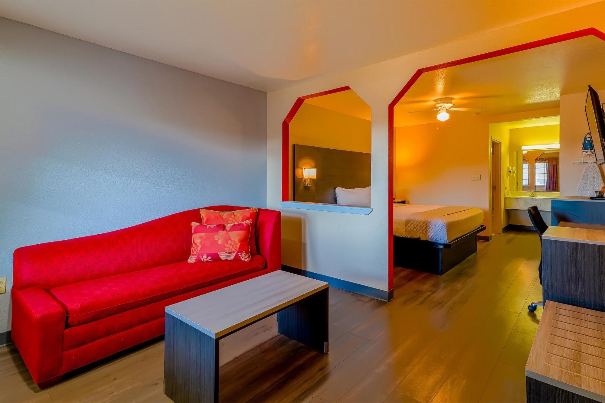 Hotel Oyo West 2*