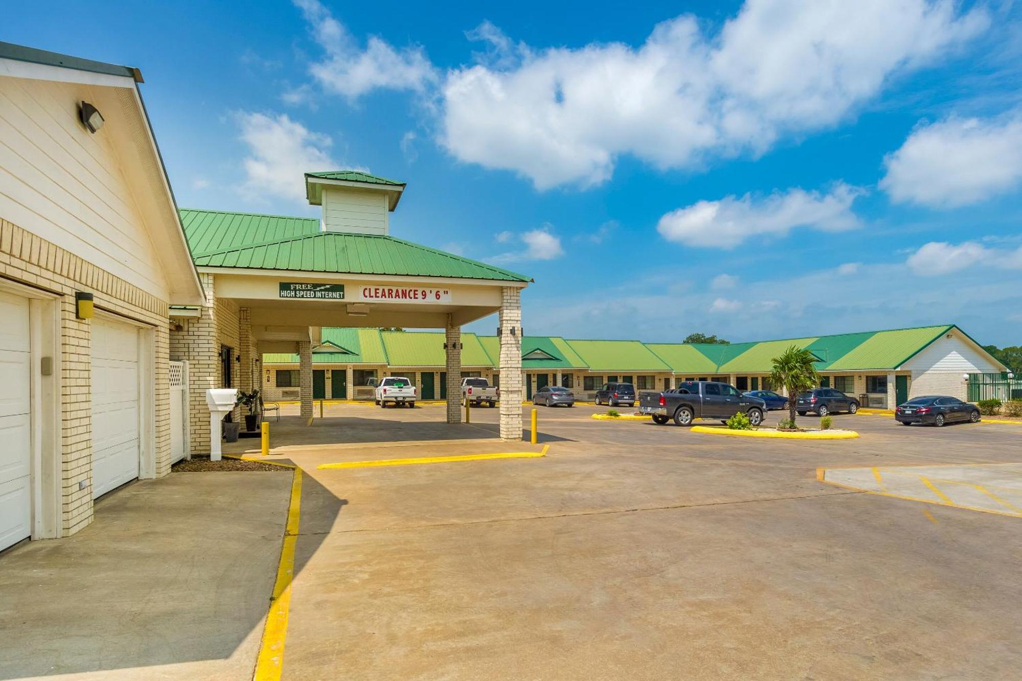Oyo West Hotel