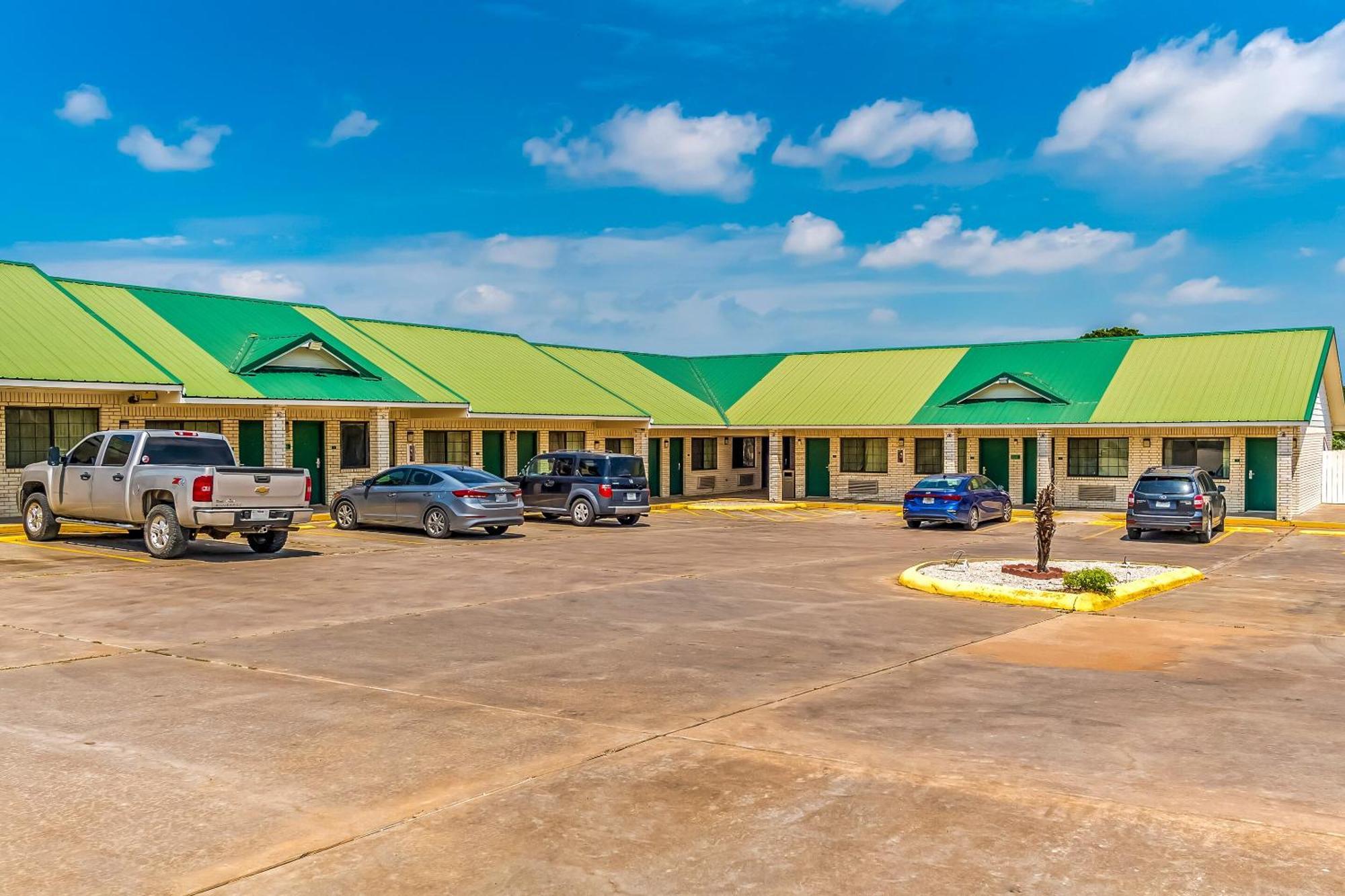 Hotel Oyo West