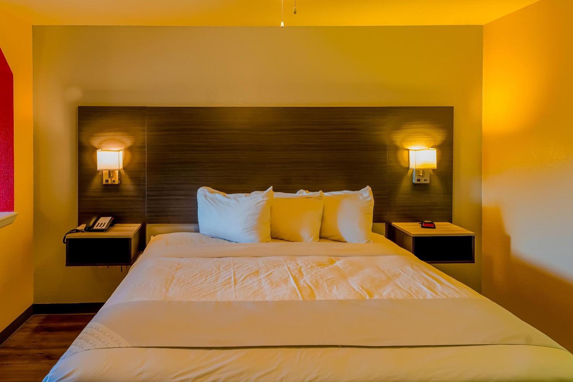 Oyo West Hotel 2*